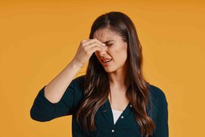 Common sinusitis symptoms including facial pain and congestion